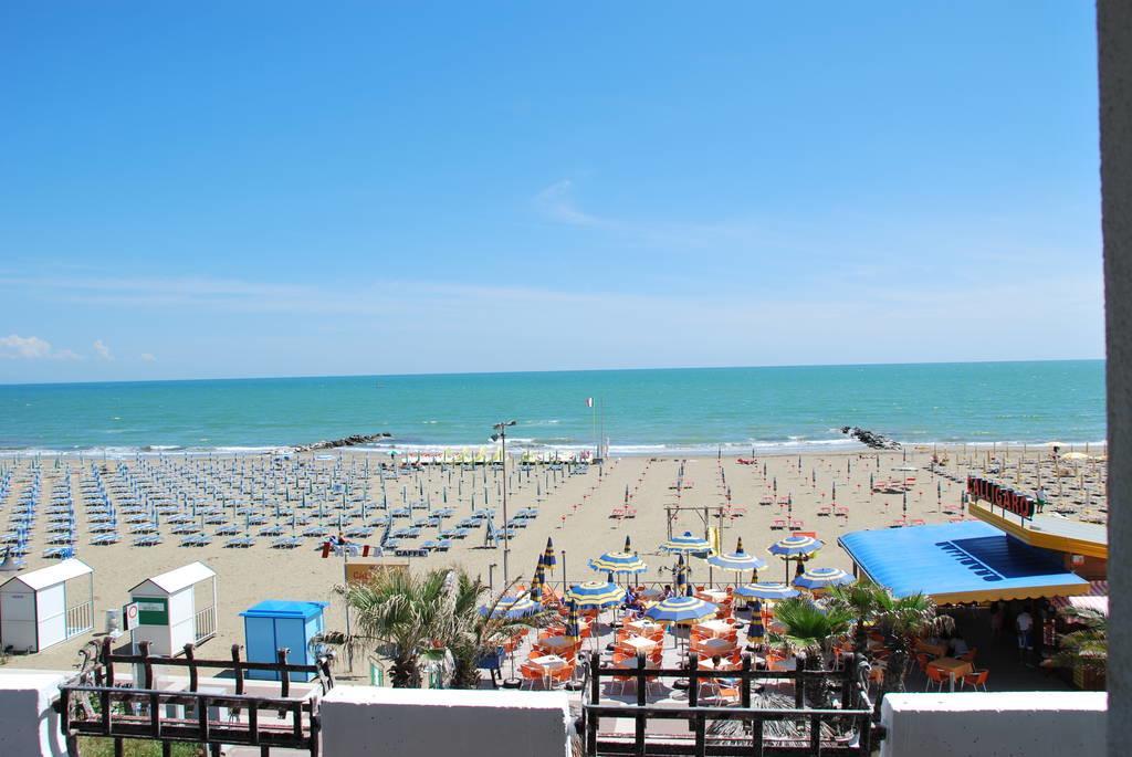 Appartamento Frontemare Azzurra Caorle Exteriör bild